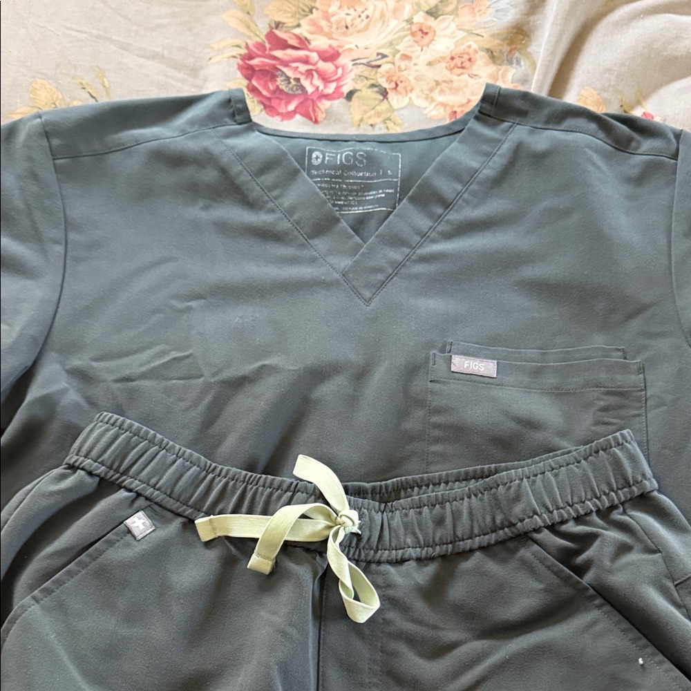 Figs Dark Green Scrub Set